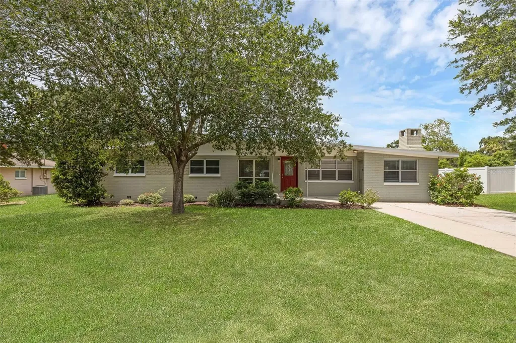 203 E Lakeview Avenue Eustis FL 32726
