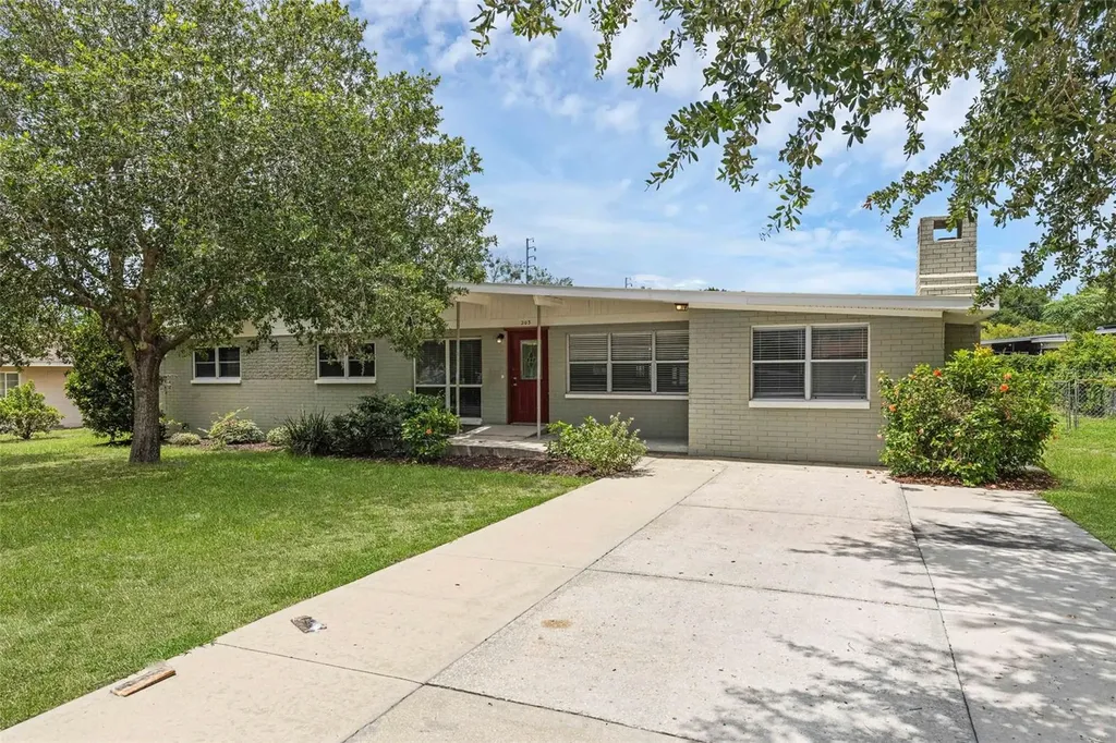 203 E Lakeview Avenue Eustis FL 32726