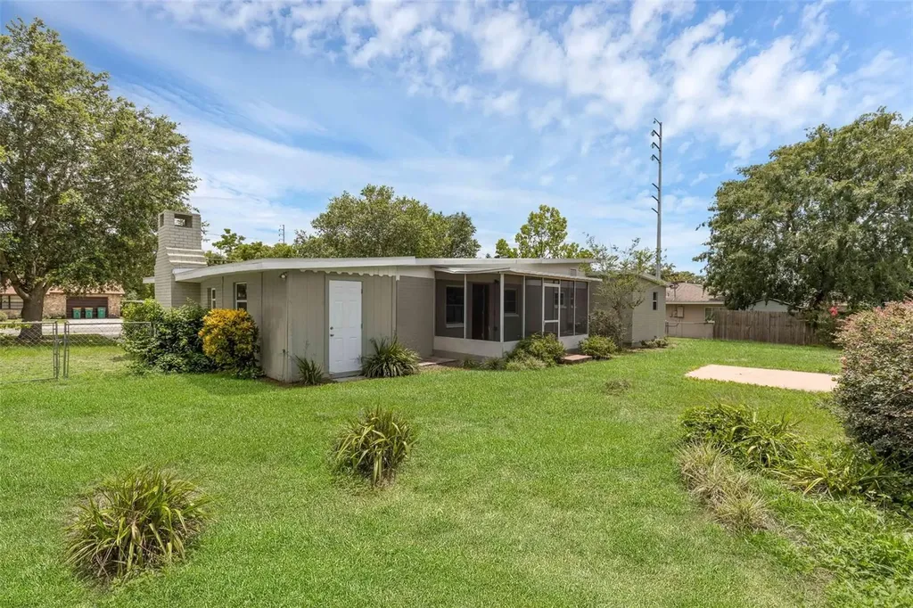 203 E Lakeview Avenue Eustis FL 32726