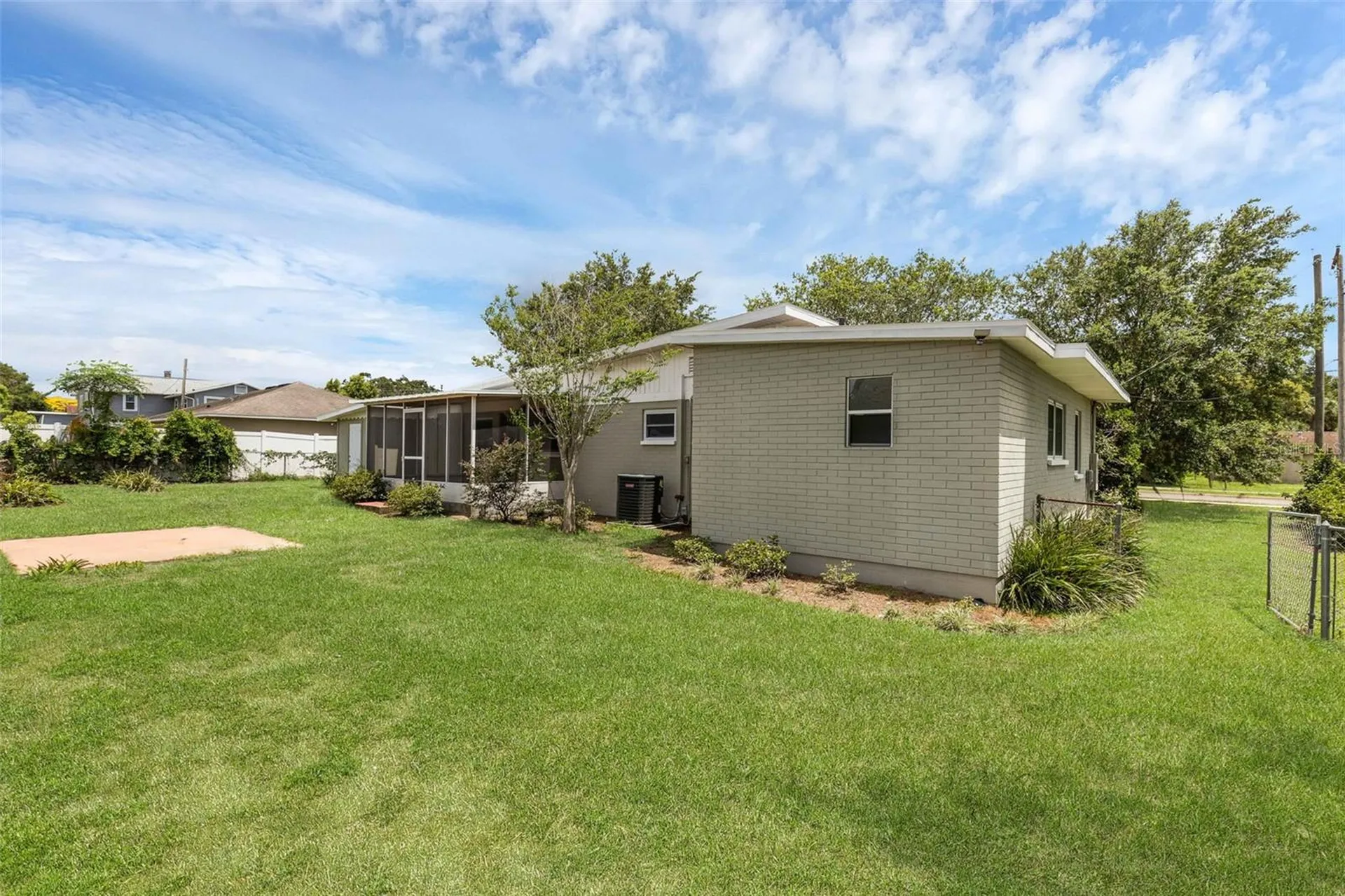 203 E Lakeview Avenue Eustis FL 32726