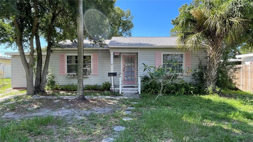 8211 Diagonal Road N St Petersburg FL 33702