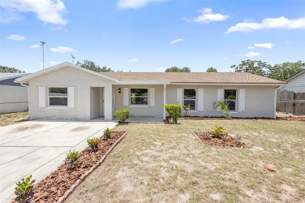 105 E Magnolia Street Davenport FL 33837
