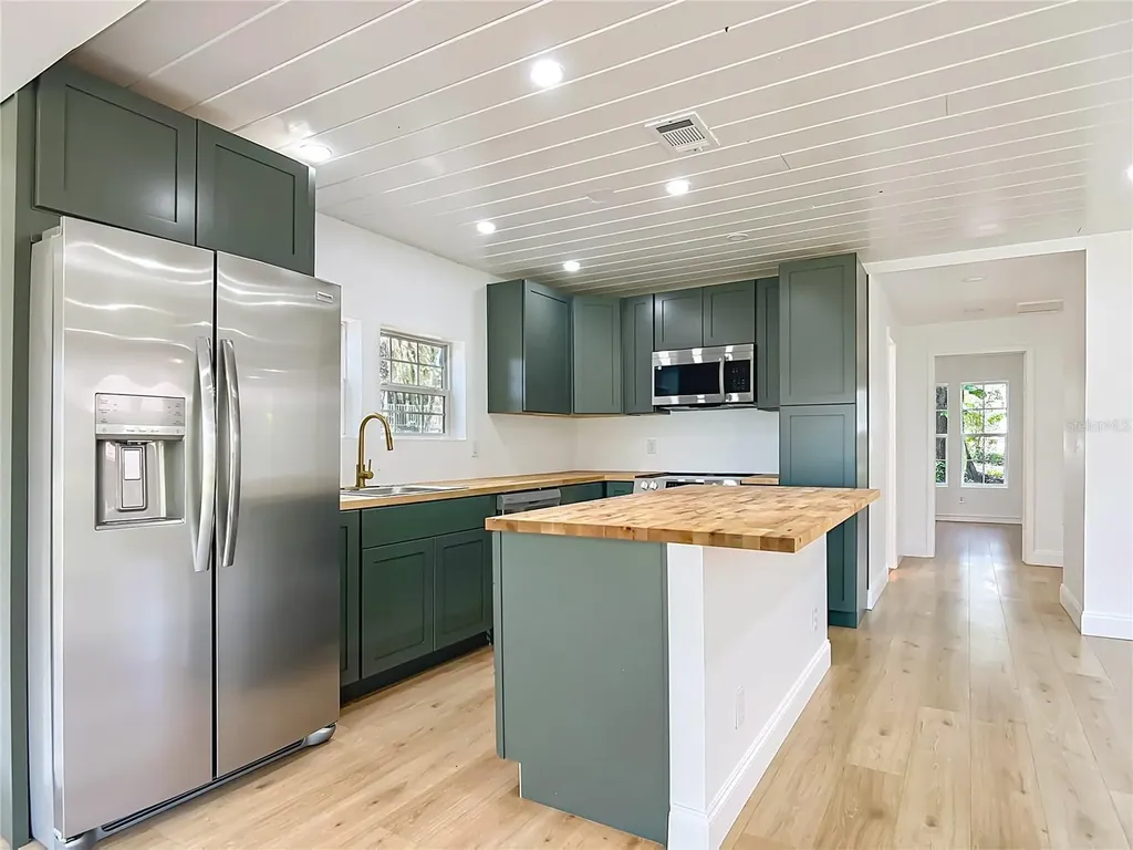 8781 S Lakeshore Drive Floral City FL 34436