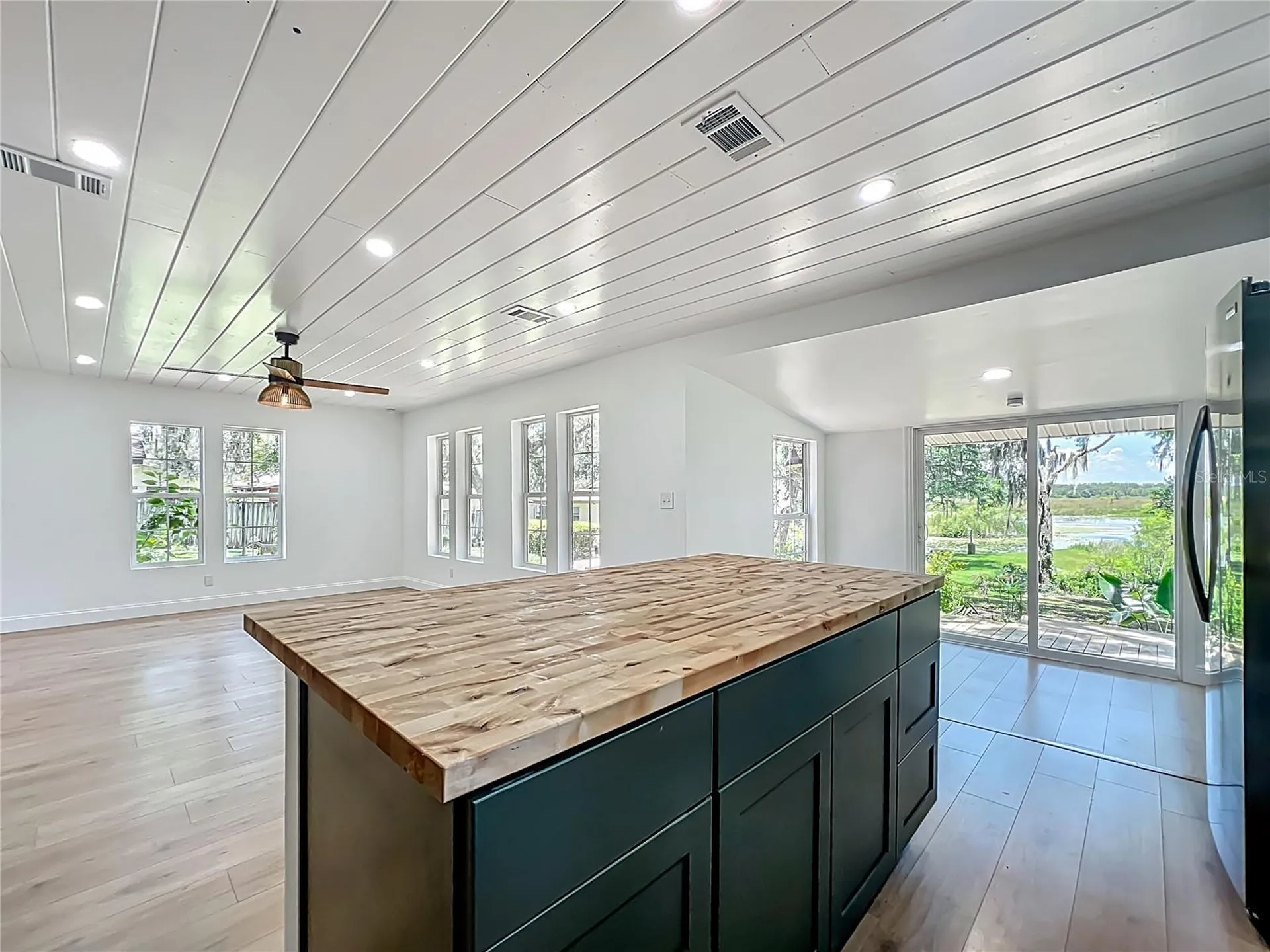 8781 S Lakeshore Drive Floral City FL 34436
