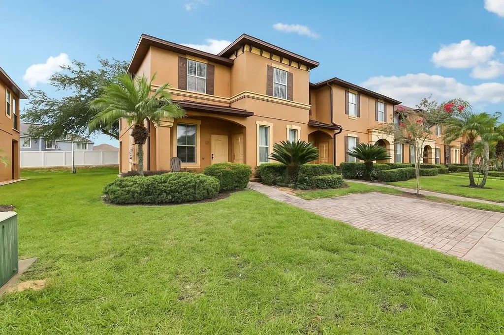 1052 Calabria Avenue Davenport FL 33897