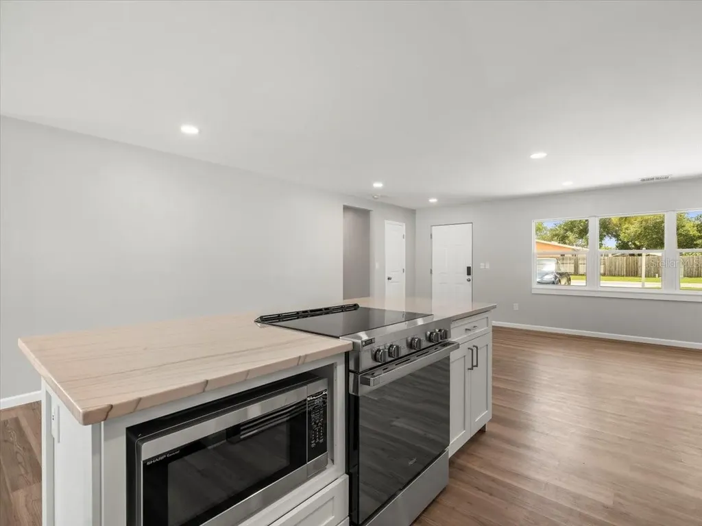 7571 Ridge Road Seminole FL 33772