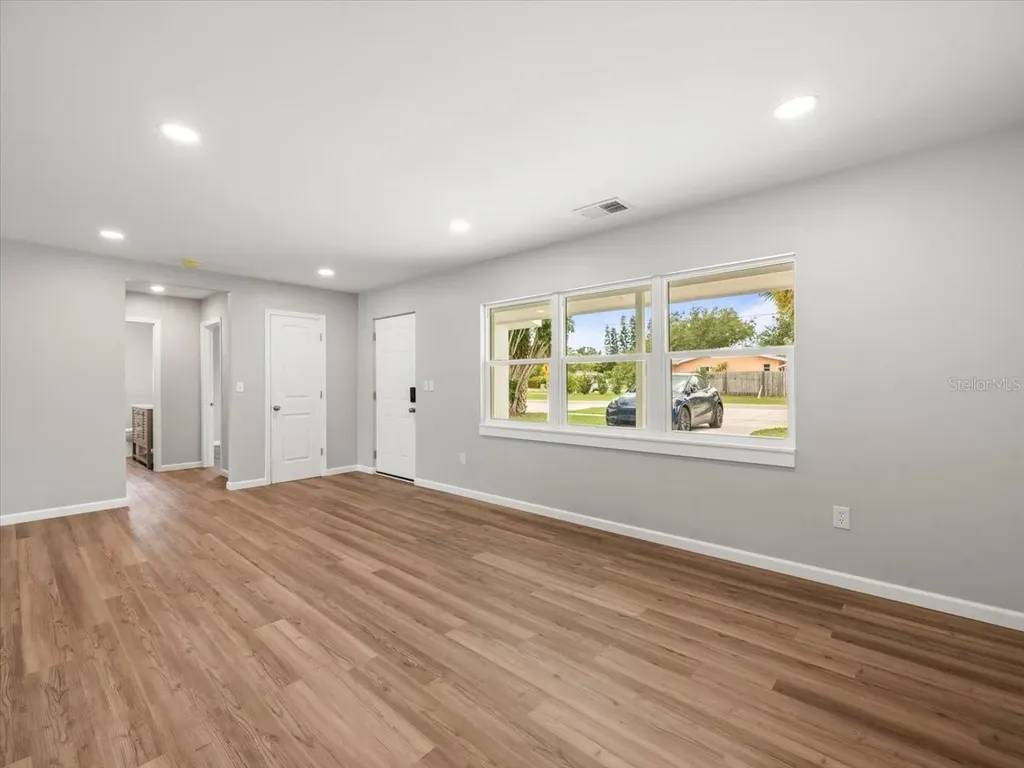 7571 Ridge Road Seminole FL 33772