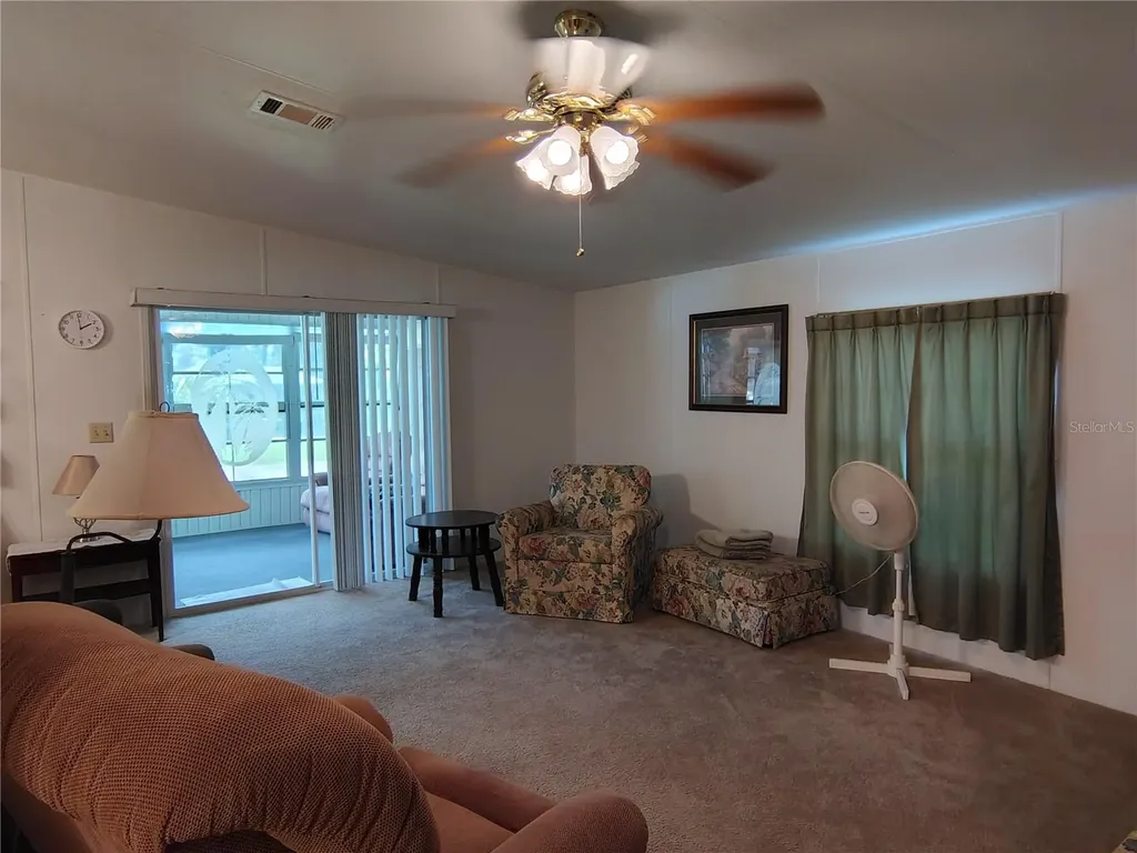 52 Outlet Drive Lake Panasoffkee FL 33538