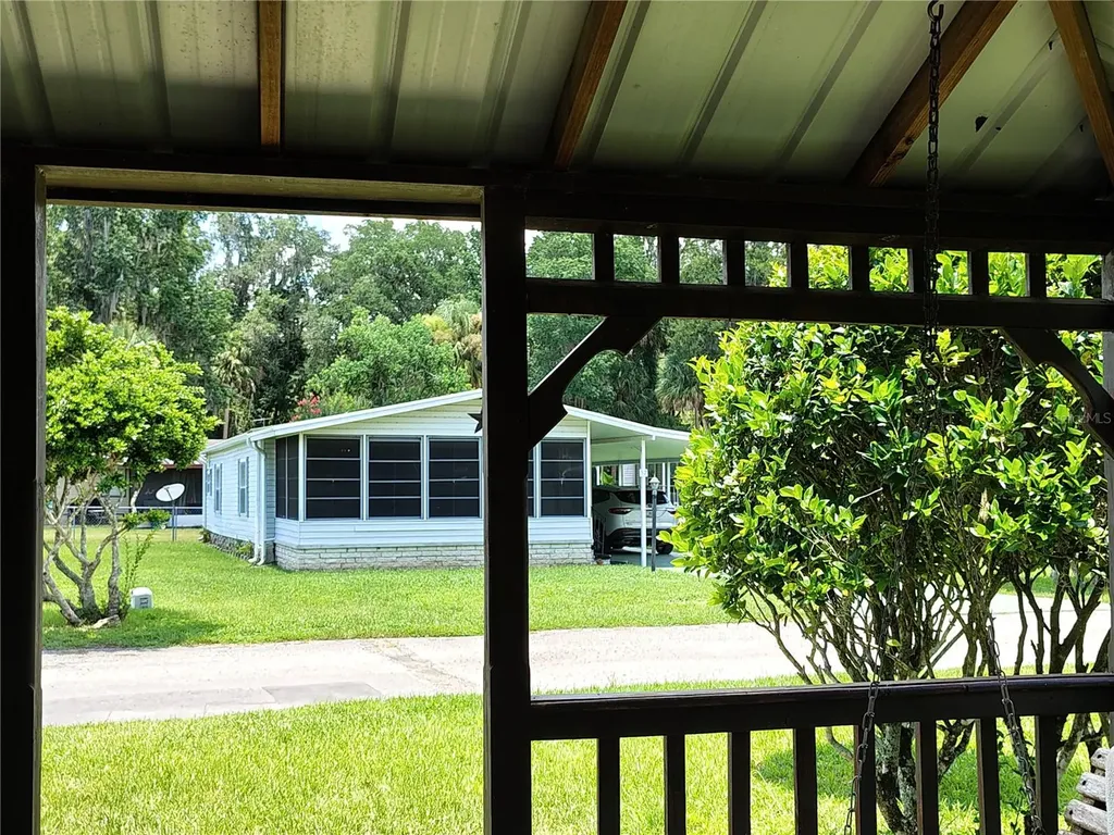 52 Outlet Drive Lake Panasoffkee FL 33538
