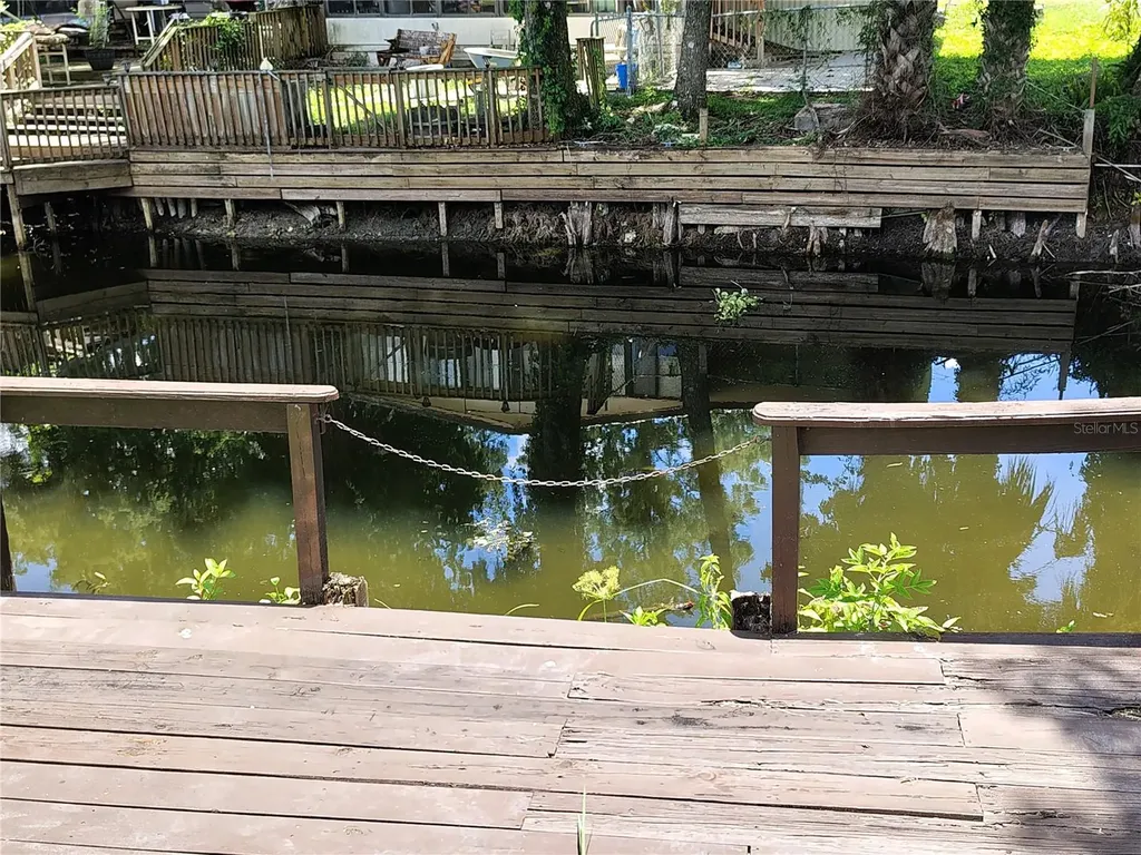 52 Outlet Drive Lake Panasoffkee FL 33538