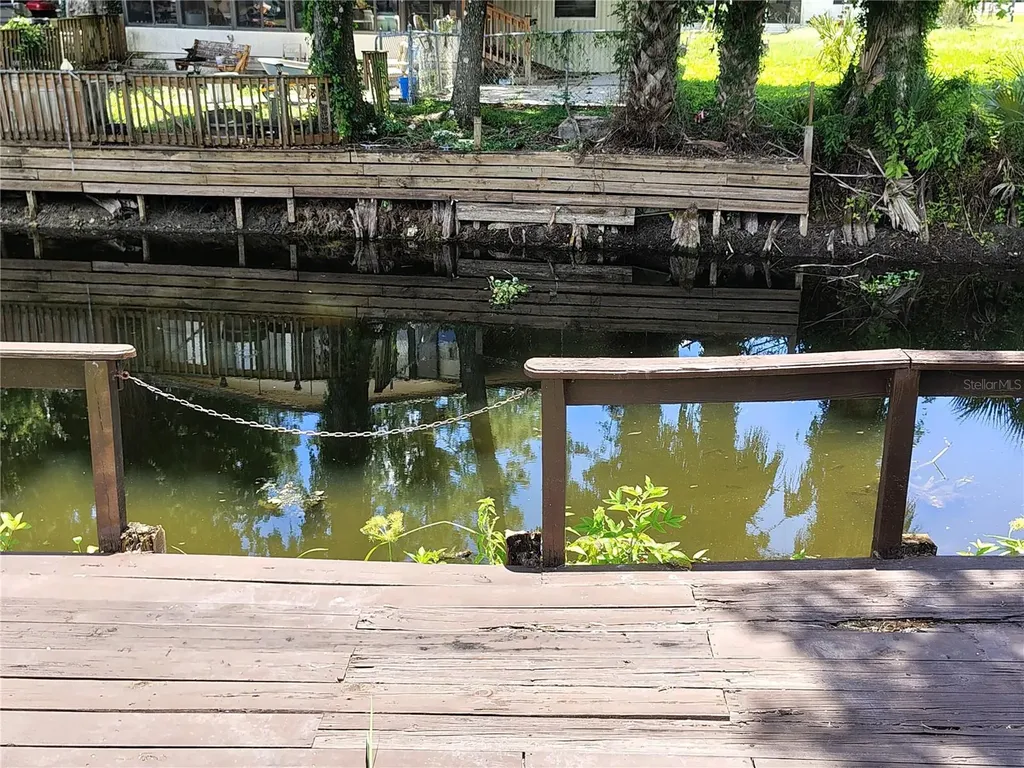 52 Outlet Drive Lake Panasoffkee FL 33538