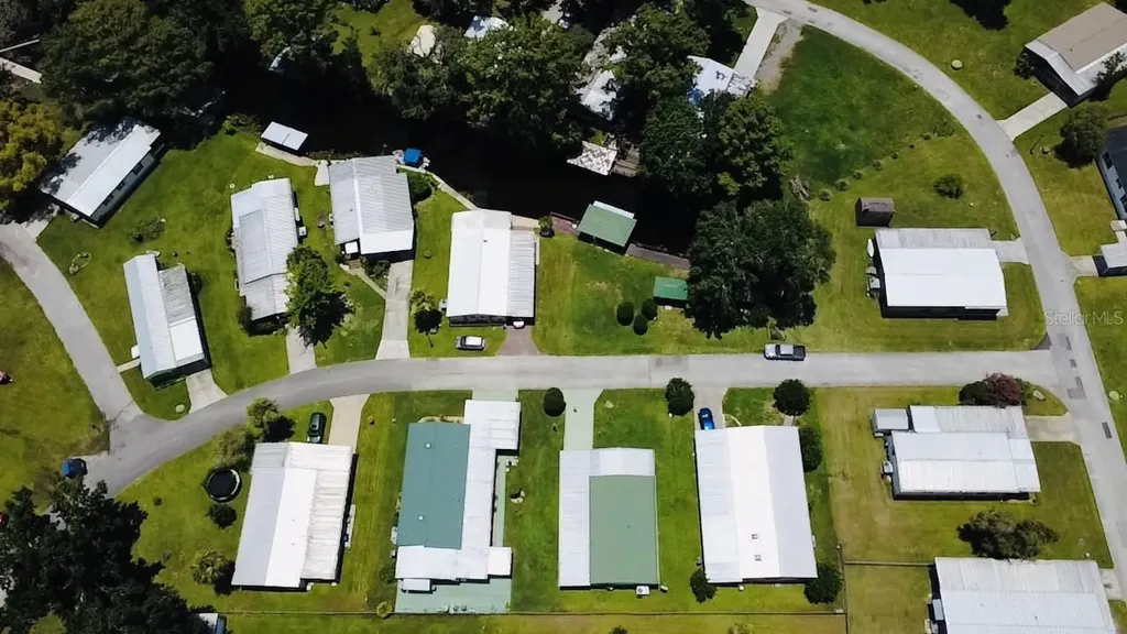 52 Outlet Drive Lake Panasoffkee FL 33538