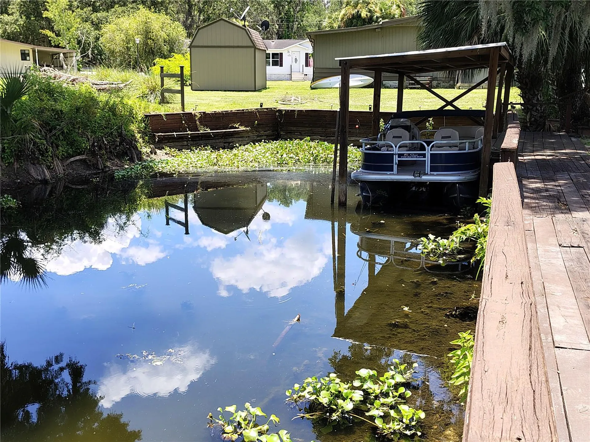 52 Outlet Drive Lake Panasoffkee FL 33538