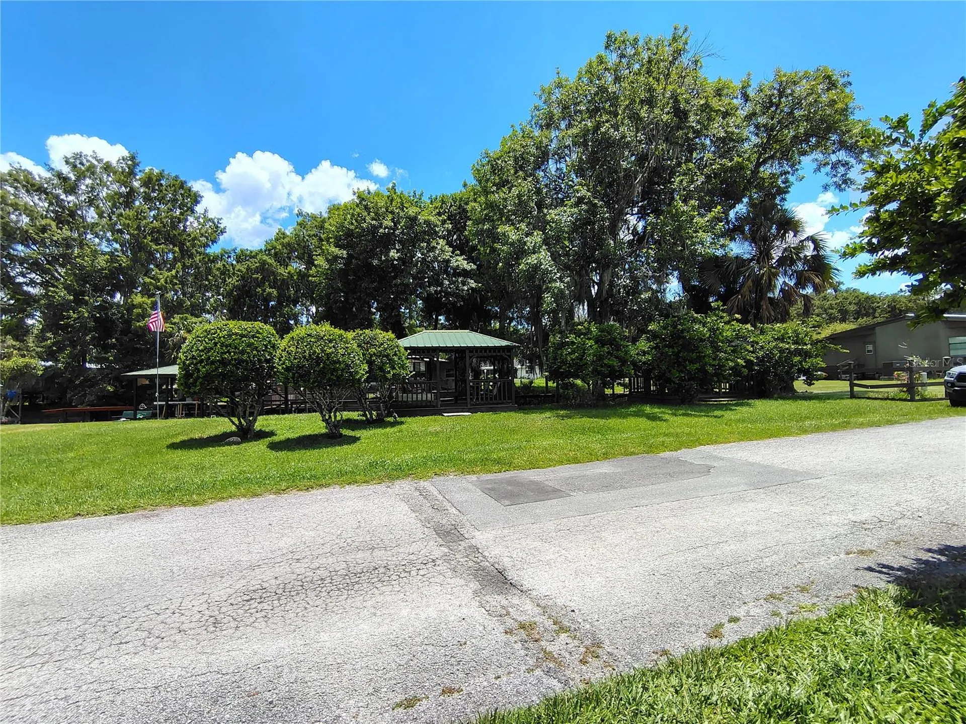 52 Outlet Drive Lake Panasoffkee FL 33538