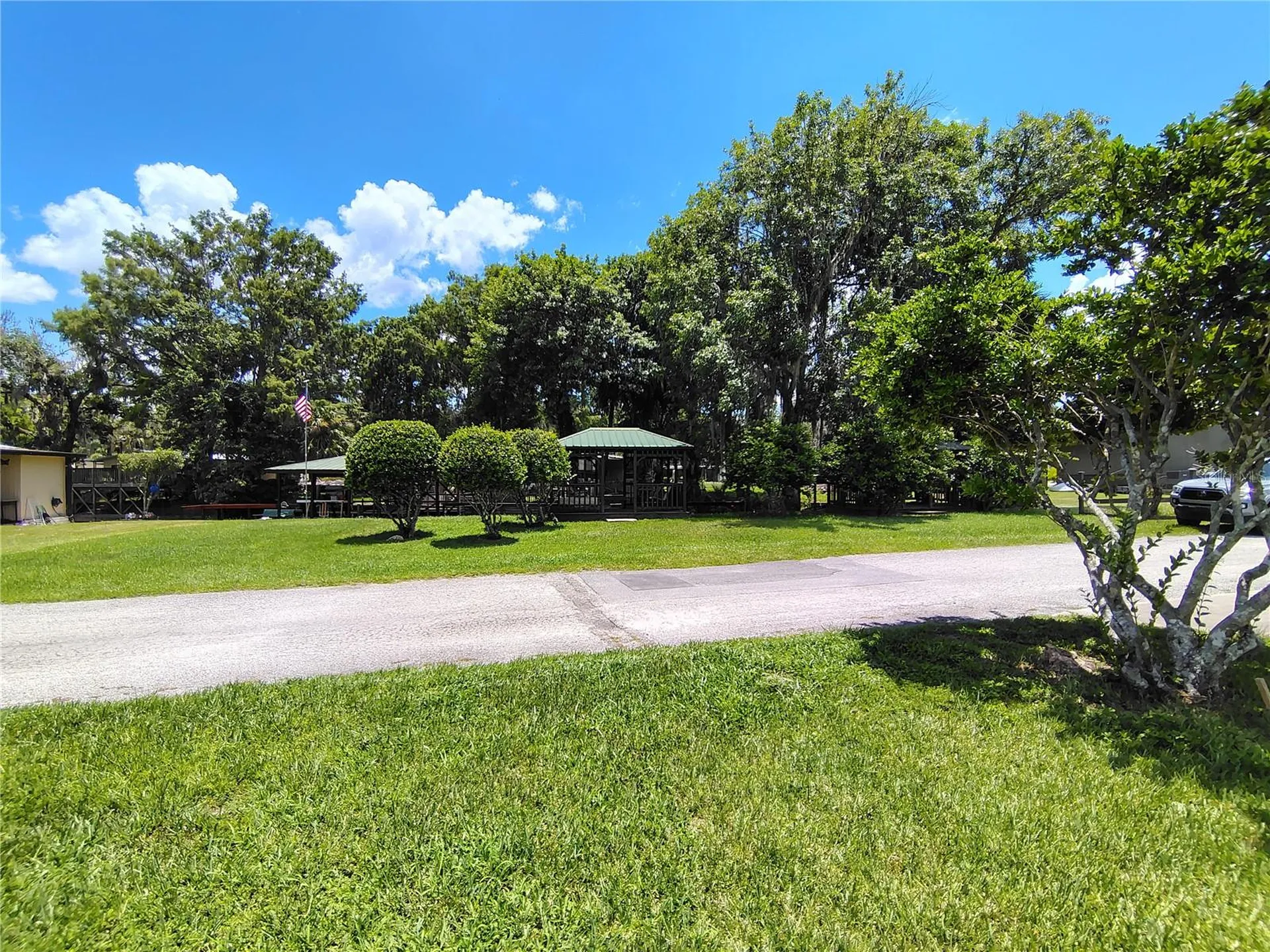 52 Outlet Drive Lake Panasoffkee FL 33538
