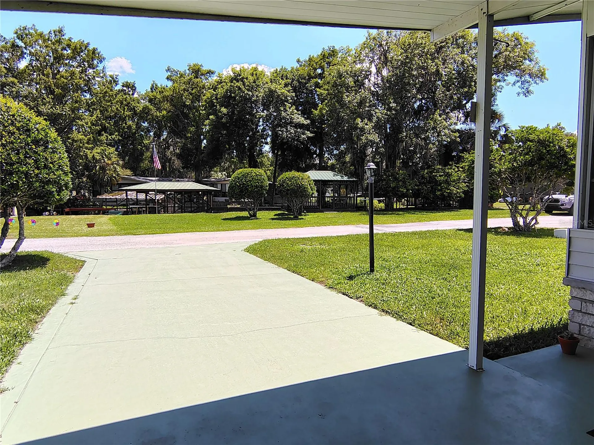 52 Outlet Drive Lake Panasoffkee FL 33538