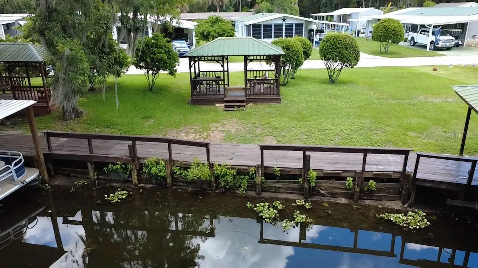 52 Outlet Drive Lake Panasoffkee FL 33538