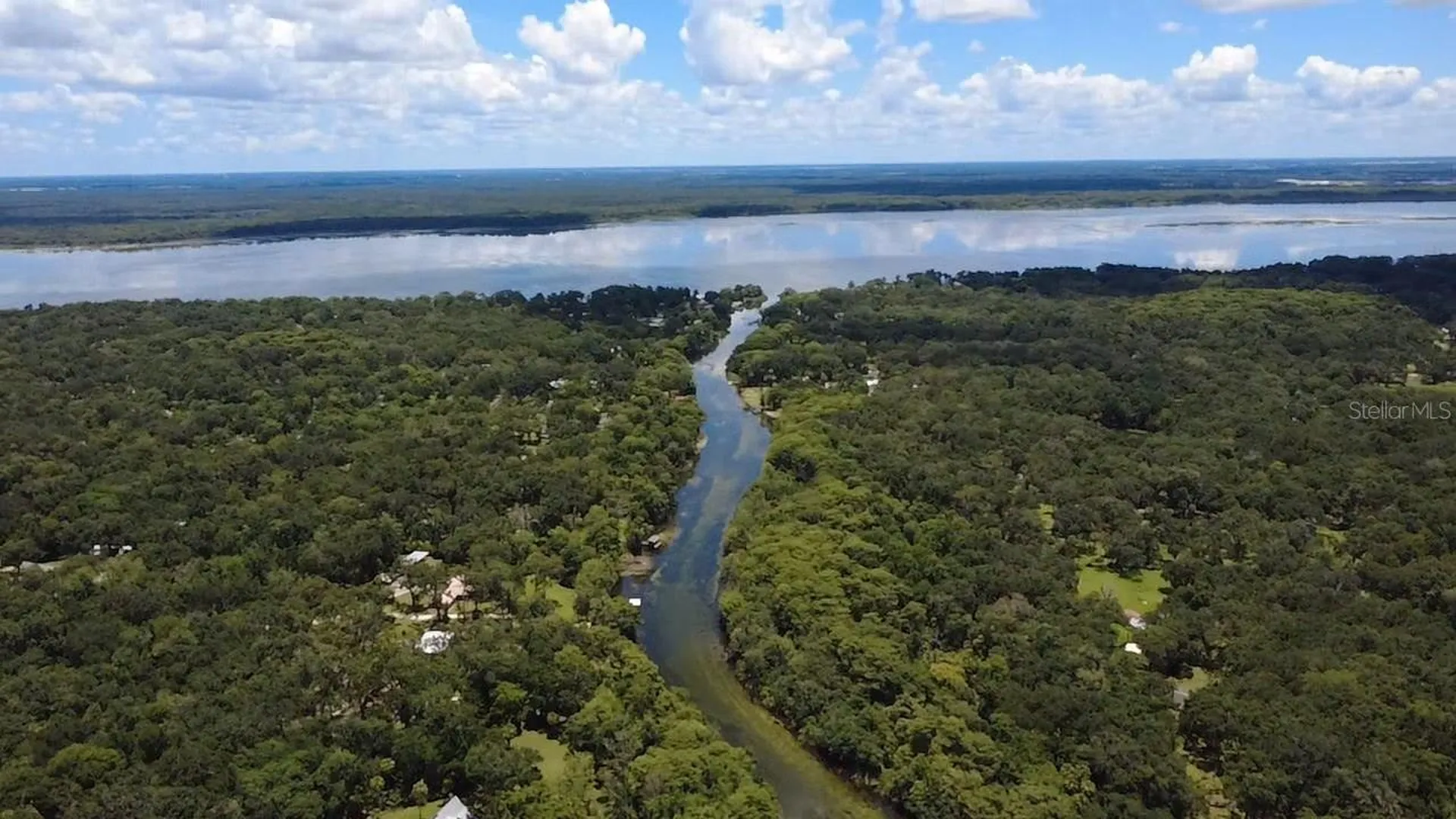 52 Outlet Drive Lake Panasoffkee FL 33538