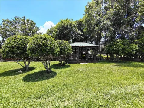 52 Outlet Drive Lake Panasoffkee FL 33538