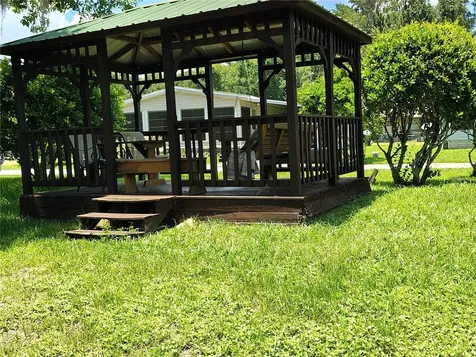 52 Outlet Drive Lake Panasoffkee FL 33538