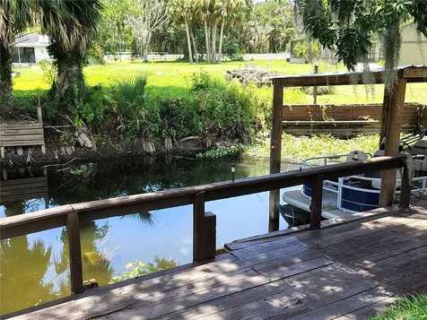 52 Outlet Drive Lake Panasoffkee FL 33538