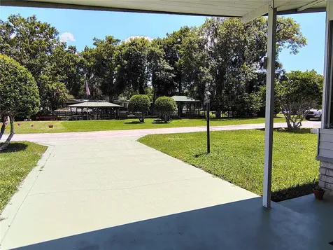 52 Outlet Drive Lake Panasoffkee FL 33538