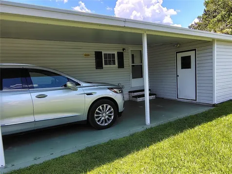 52 Outlet Drive Lake Panasoffkee FL 33538