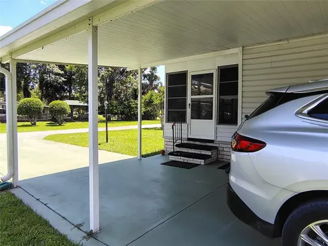 52 Outlet Drive Lake Panasoffkee FL 33538