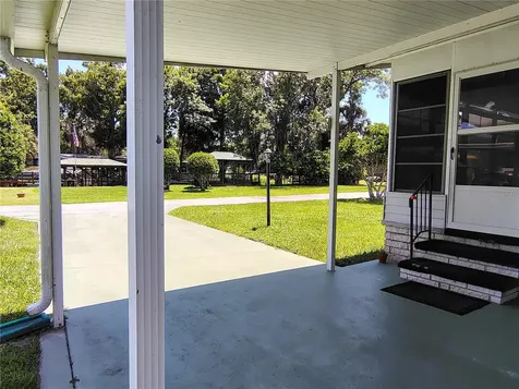 52 Outlet Drive Lake Panasoffkee FL 33538