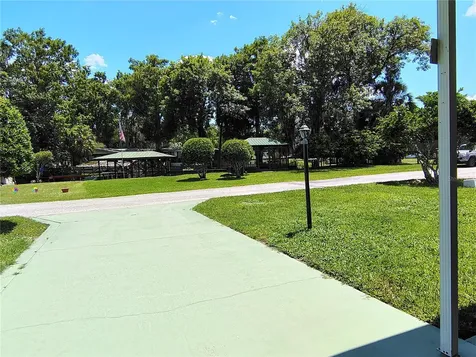 52 Outlet Drive Lake Panasoffkee FL 33538