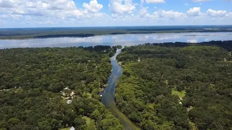52 Outlet Drive Lake Panasoffkee FL 33538