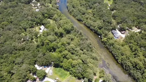 52 Outlet Drive Lake Panasoffkee FL 33538