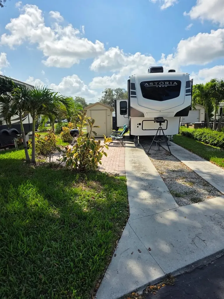 2938 Par Drive Bowling Green FL 33834
