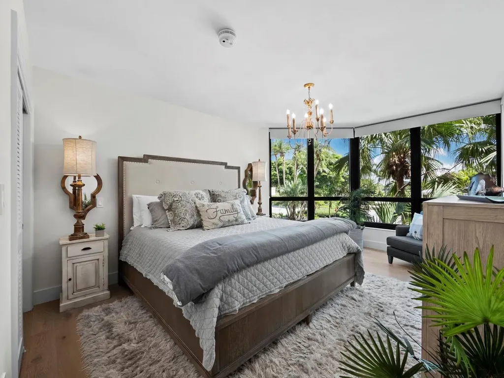 565 Sanctuary Drive Longboat Key FL 34228