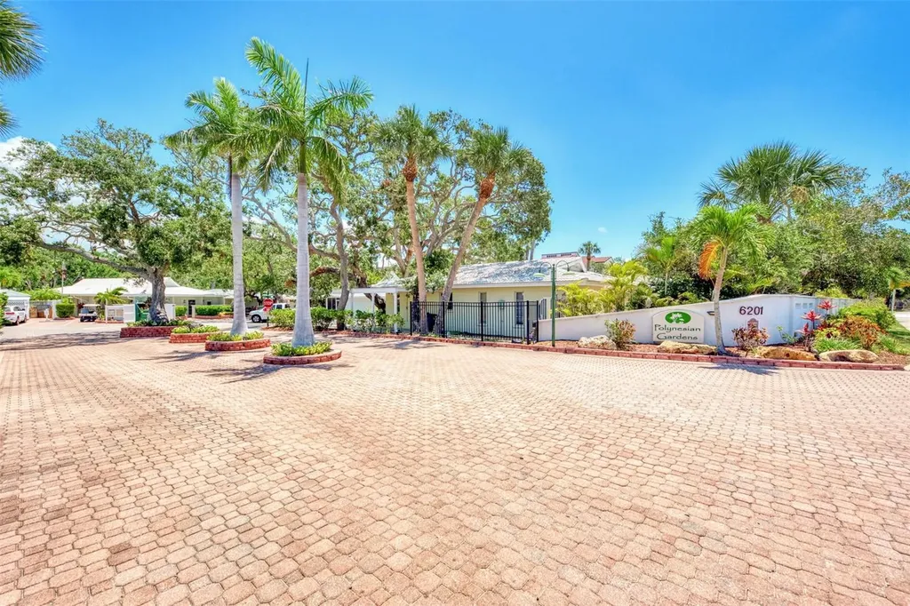 1137 N Moonmist Court Sarasota FL 34242