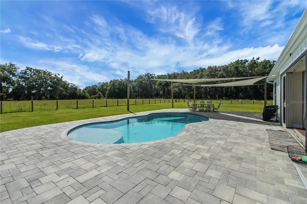 10757 County Road 223 Oxford FL 34484