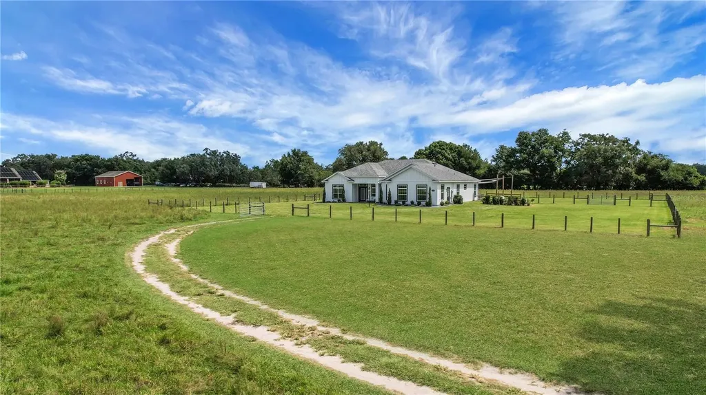10757 County Road 223 Oxford FL 34484