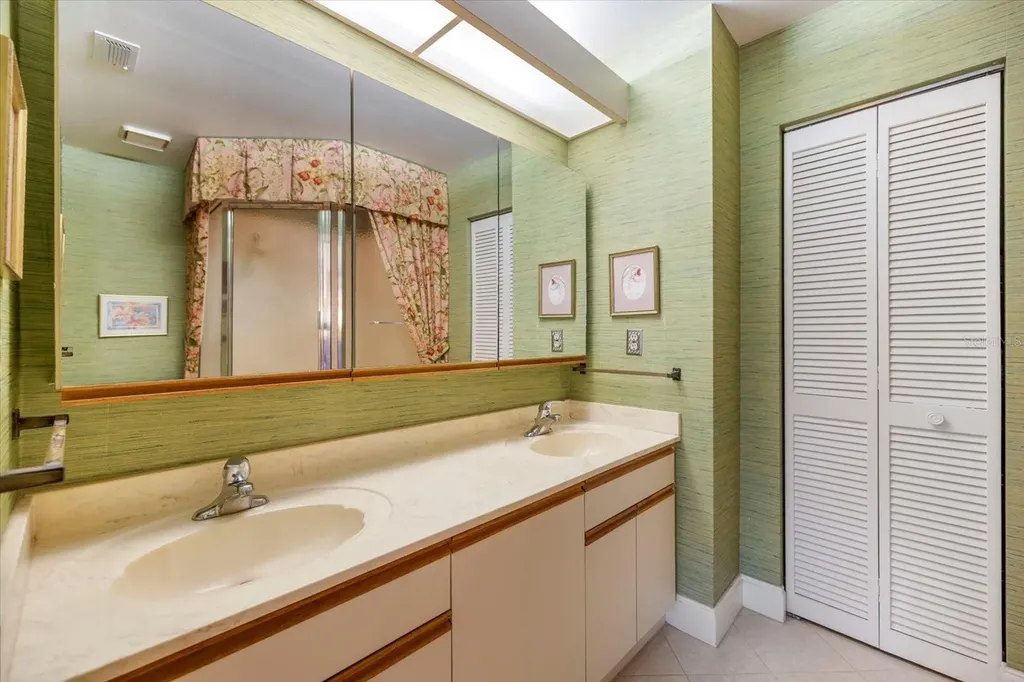 462 Oak Hill Circle Sarasota FL 34232