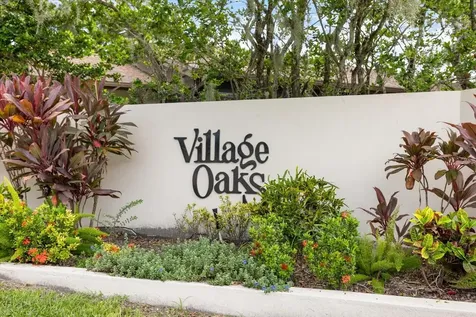 462 Oak Hill Circle Sarasota FL 34232