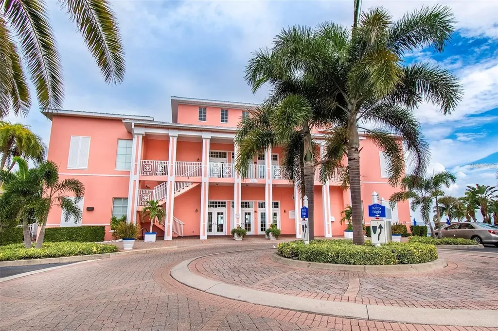 4859 Coquina Key Drive SE St Petersburg FL 33705