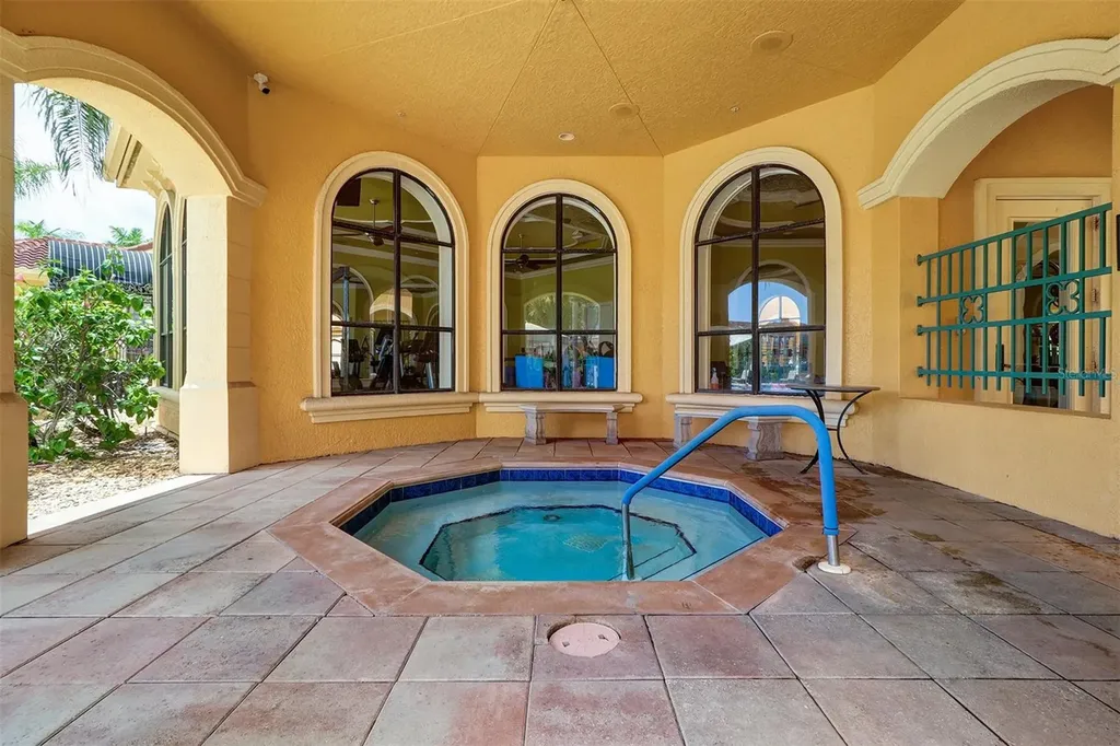2757 Via Cipriani Clearwater FL 33764