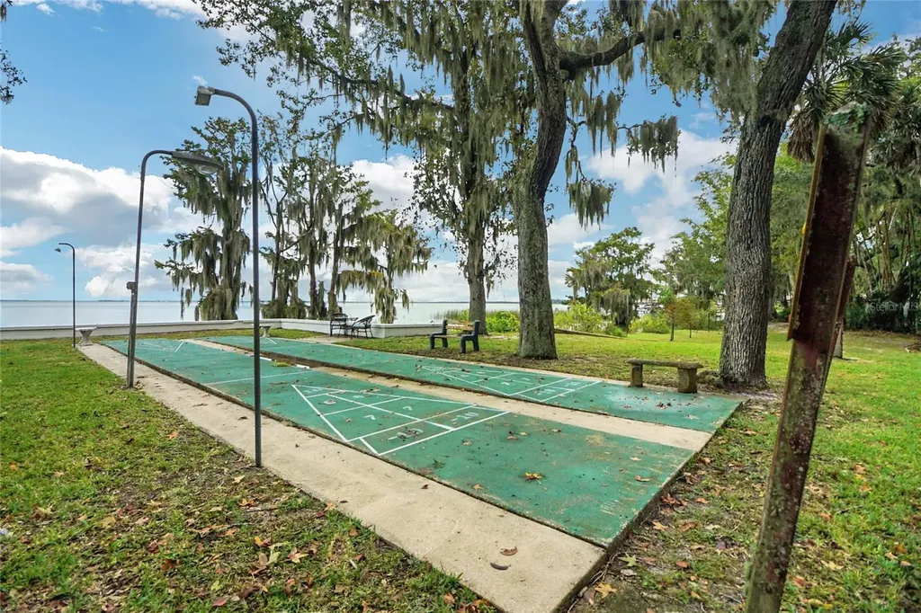 5 Magnolia Lane Yalaha FL 34797
