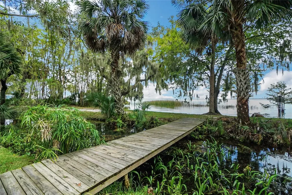 5 Magnolia Lane Yalaha FL 34797