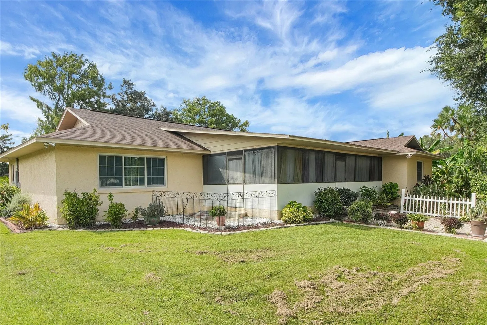 5 Magnolia Lane Yalaha FL 34797