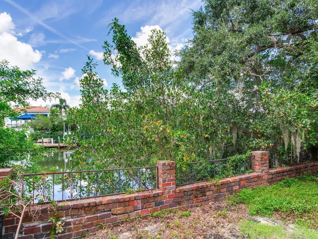 5001 S Shore Crest Circle Tampa FL 33609