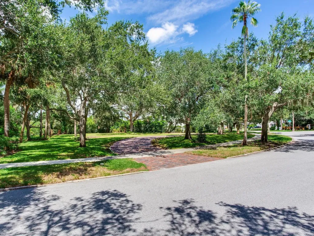 5001 S Shore Crest Circle Tampa FL 33609