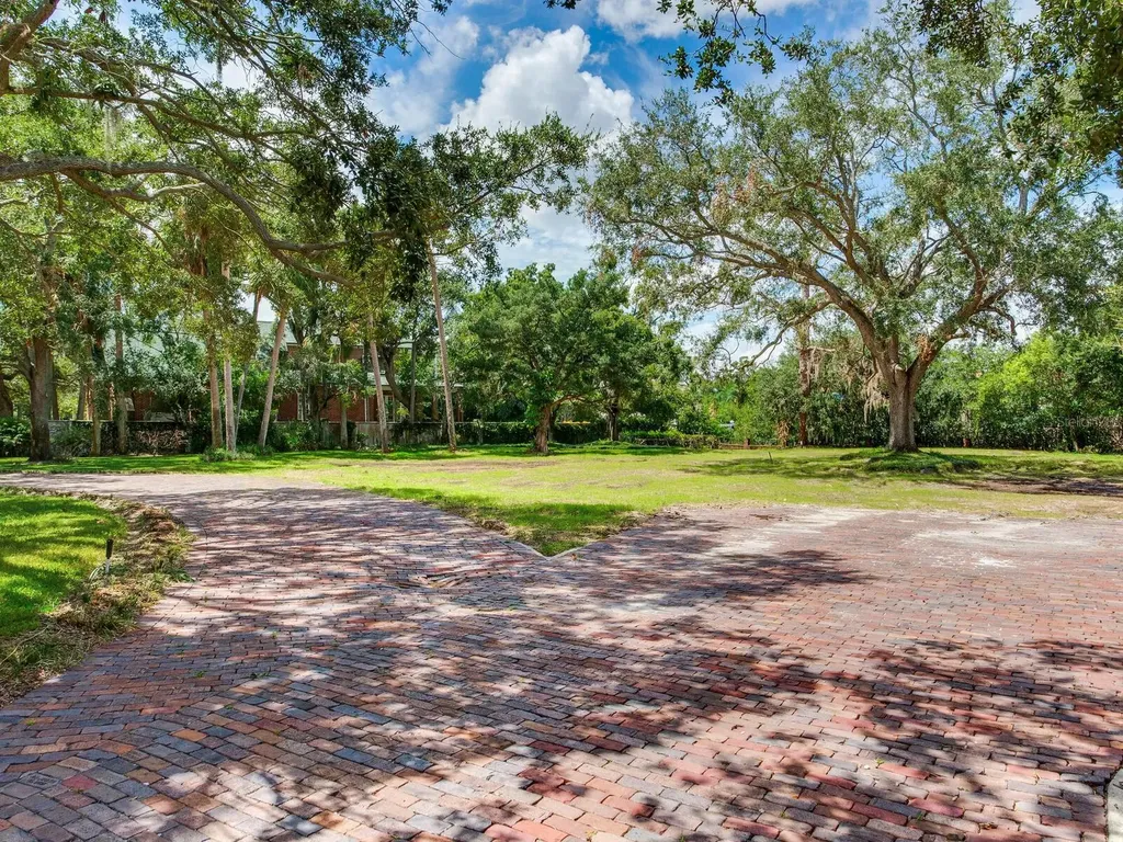 5001 S Shore Crest Circle Tampa FL 33609