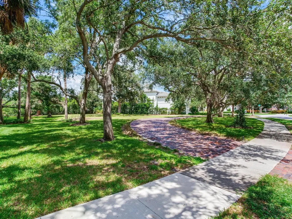 5001 S Shore Crest Circle Tampa FL 33609