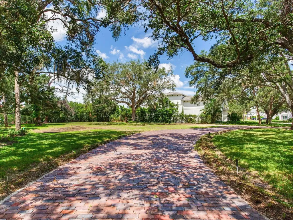 5001 S Shore Crest Circle Tampa FL 33609