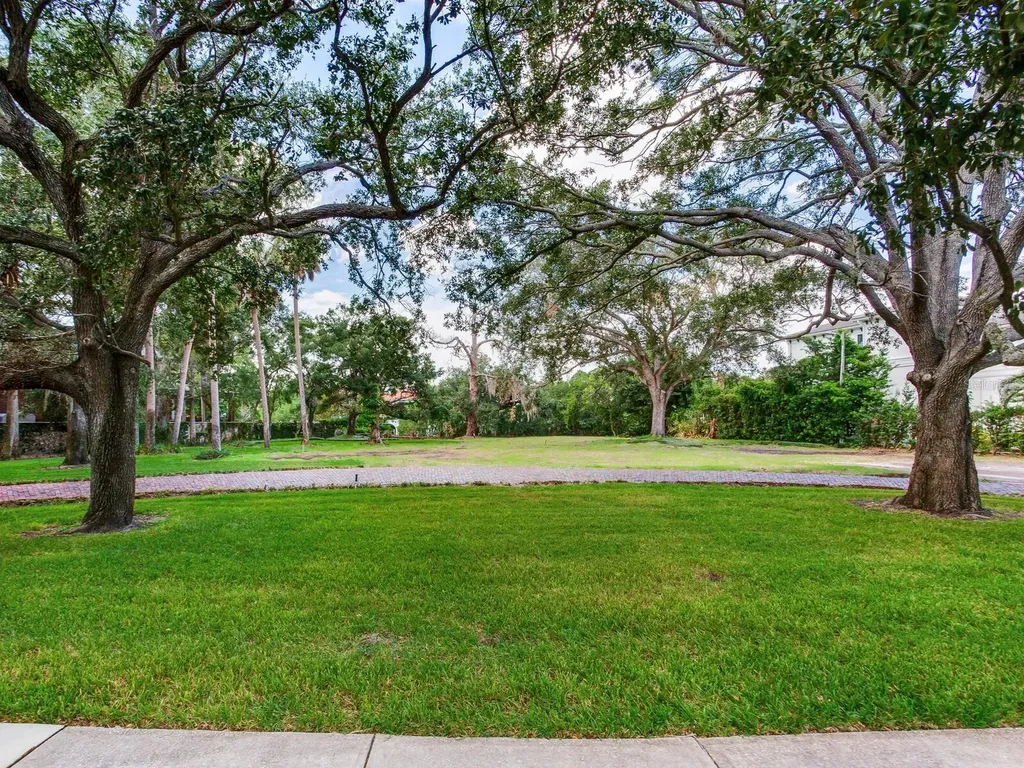 5001 S Shore Crest Circle Tampa FL 33609